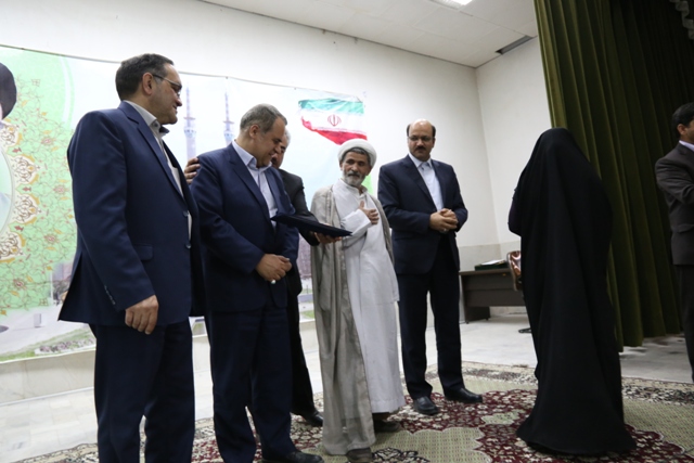 یزد فردا :مراسم گرامی داشت هفته دولت و روز کارمند در اقتصاد و دارایی یزد برگزار شد