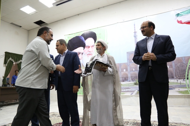 یزد فردا :مراسم گرامی داشت هفته دولت و روز کارمند در اقتصاد و دارایی یزد برگزار شد