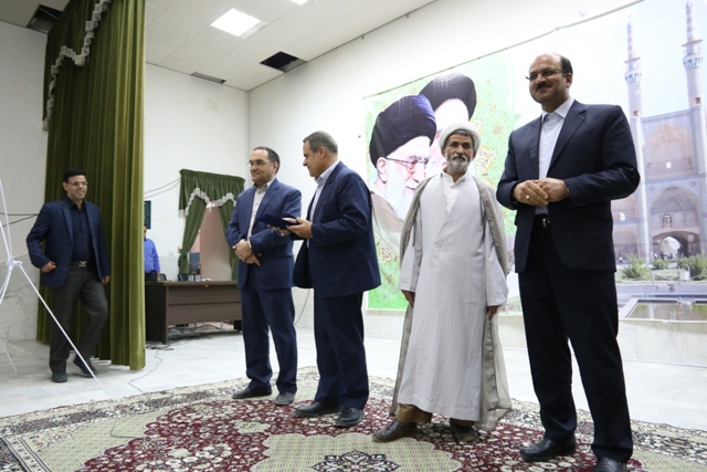 یزد فردا :مراسم گرامی داشت هفته دولت و روز کارمند در اقتصاد و دارایی یزد برگزار شد
