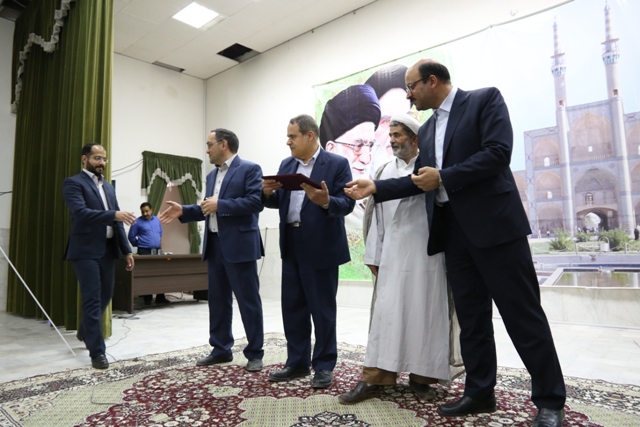 یزد فردا :مراسم گرامی داشت هفته دولت و روز کارمند در اقتصاد و دارایی یزد برگزار شد