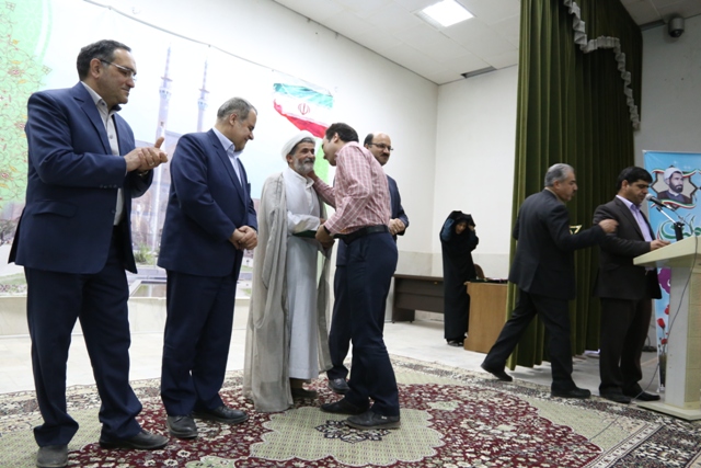 یزد فردا :مراسم گرامی داشت هفته دولت و روز کارمند در اقتصاد و دارایی یزد برگزار شد