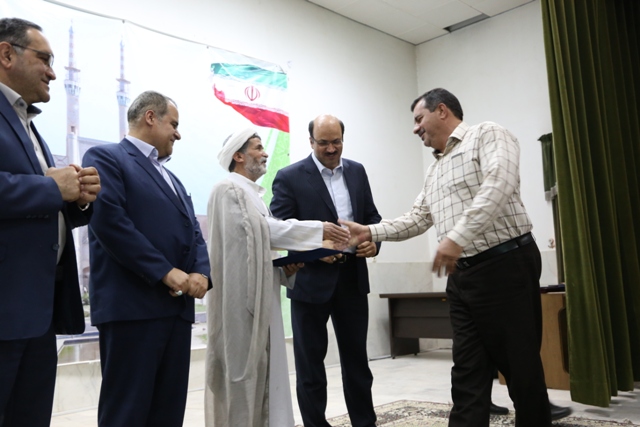 یزد فردا :مراسم گرامی داشت هفته دولت و روز کارمند در اقتصاد و دارایی یزد برگزار شد