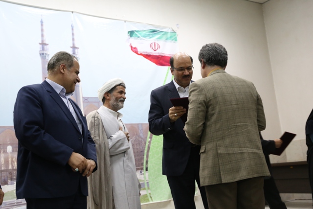 یزد فردا :مراسم گرامی داشت هفته دولت و روز کارمند در اقتصاد و دارایی یزد برگزار شد