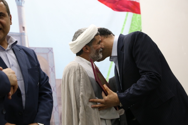 یزد فردا :مراسم گرامی داشت هفته دولت و روز کارمند در اقتصاد و دارایی یزد برگزار شد