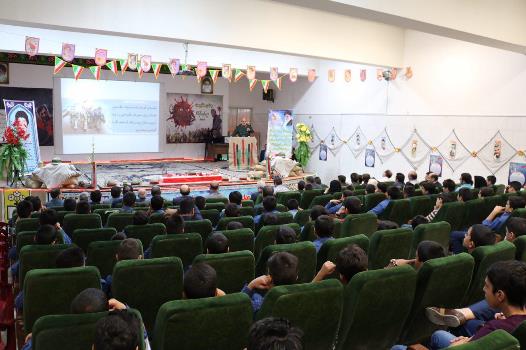 یزد فردا: برگزاری جشن مقاومت در دبیرستان شاهد آقا  سردار فرهنگ دوست : دانش آموز شهید محمد حسین ذوالفقاری  از نوجوانان شایسته ای بود که دردوران دفاع مقدس به کمال رسید .