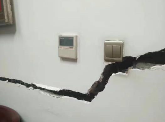 تخریب ۲۰ واحد مسکونی در پی زلزله امروز بهاباد تخریب ۲۰ واحد مسکونی در پی زلزله امروز بهاباد