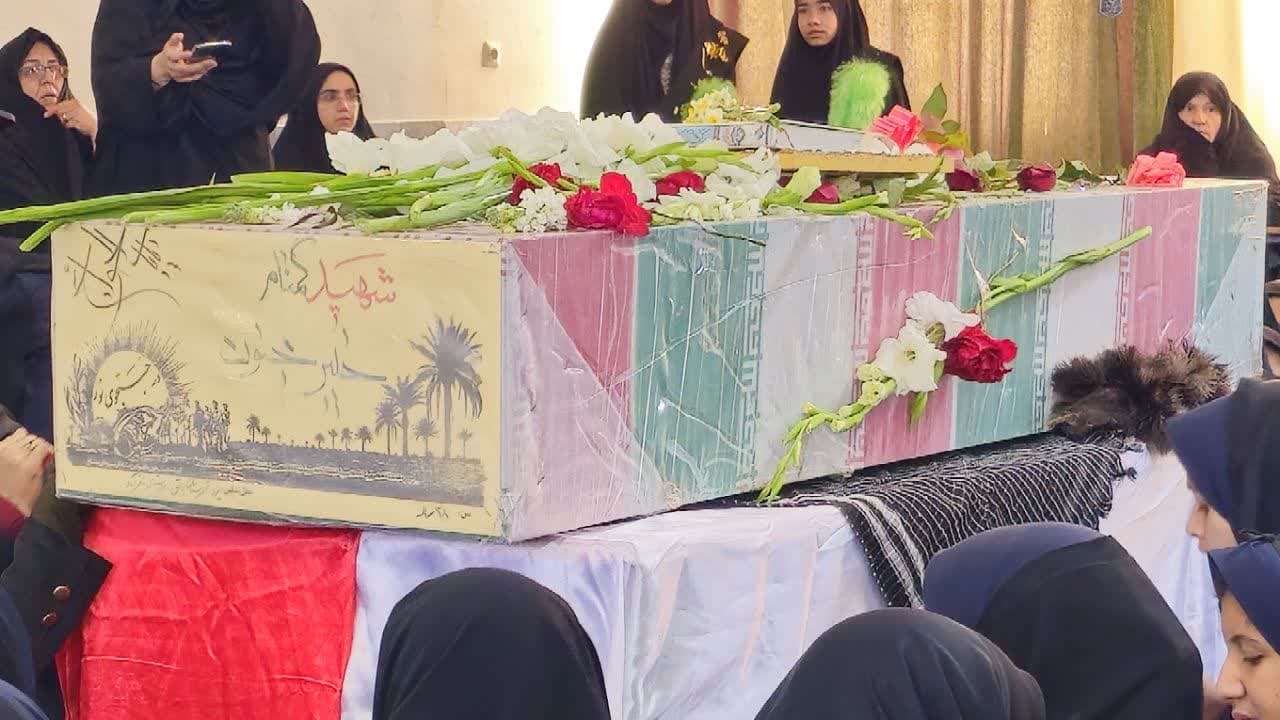 استقبال دانش آموزان بافقی از شهید گمنام