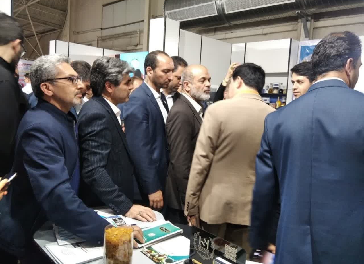 بازدید وزیر کشور از غرفه یزد در نمایشگاه ایران اکسپو