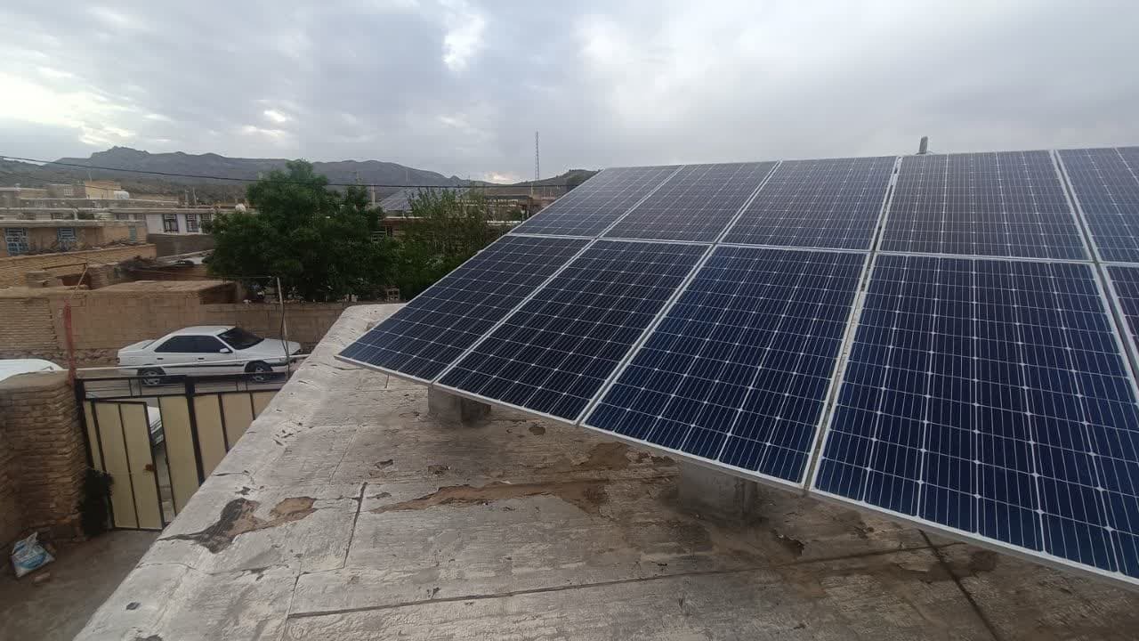 نصب ۱۲۰ پنل خورشیدی برای مددجویان خاتم