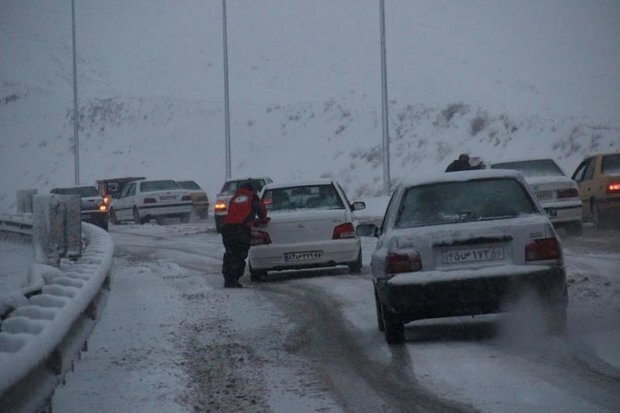 در جاده‌ها و محور‌های کوهستانی زنجیر چرخ همراه داشته باشید