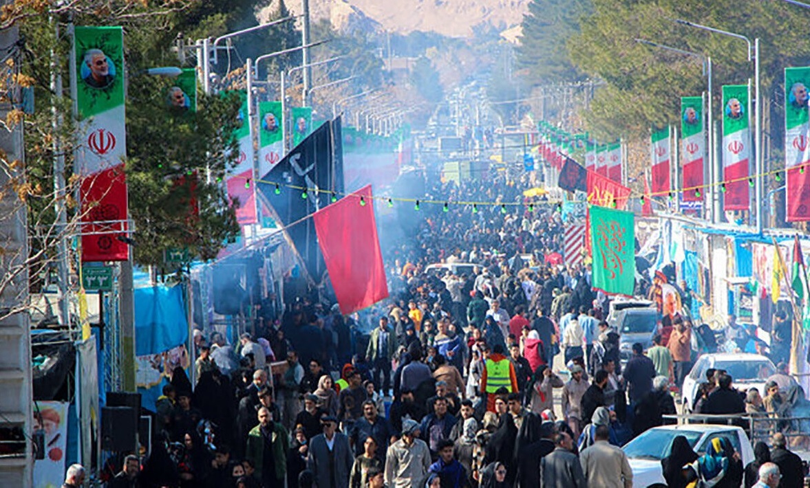 راهپیمایی نمازگزاران یزدی پس از اقامه نمازجمعه