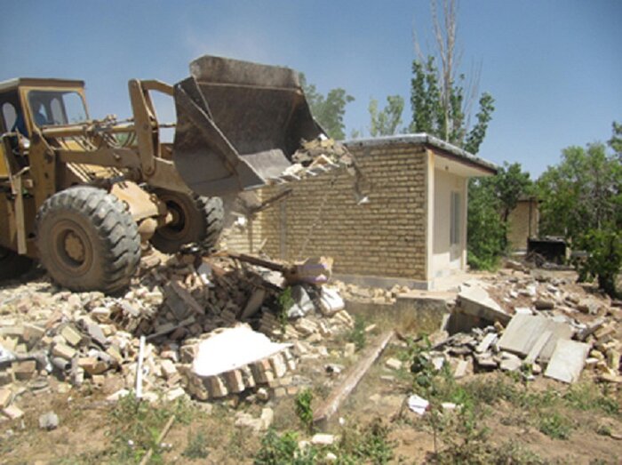 تخریب چهار واحد ساختمانی غیرمجاز در شهرستان تفت