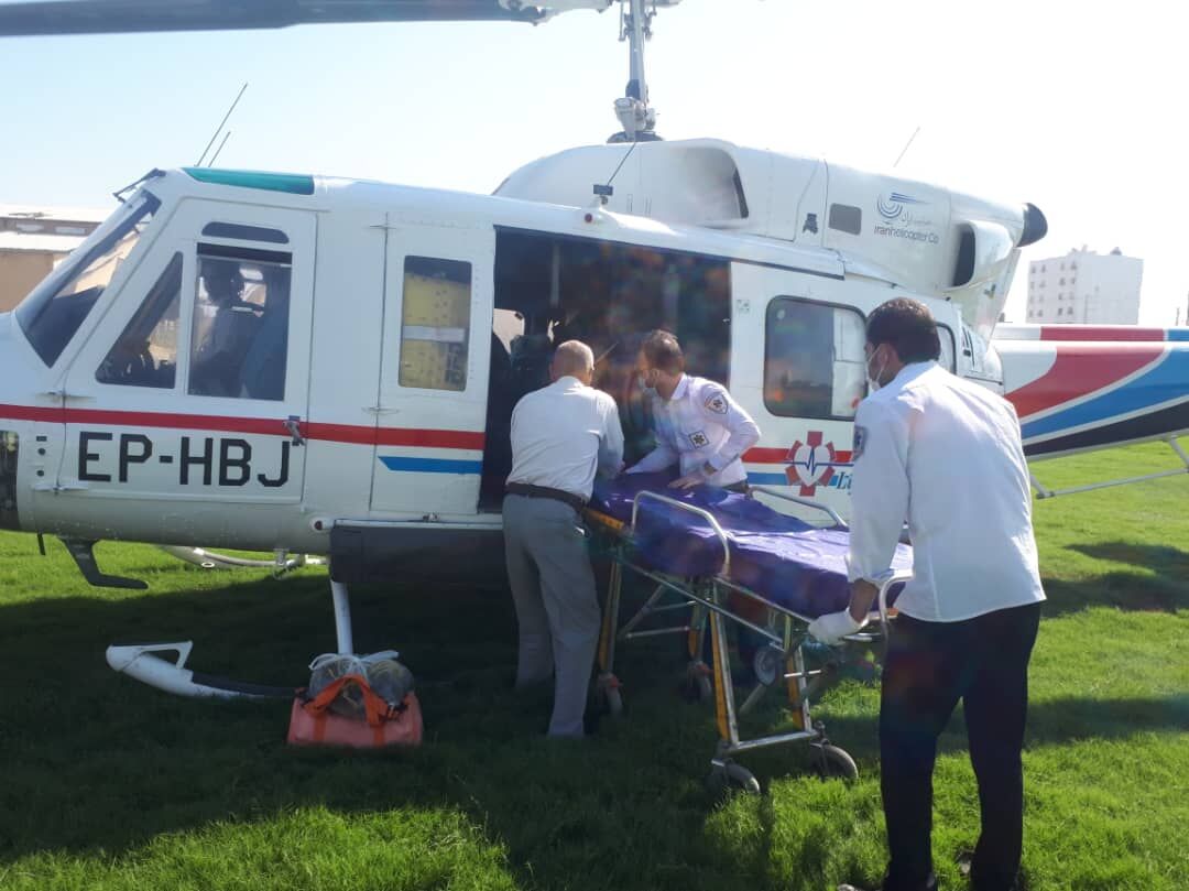 پرواز بالگرد اورژانس یزد برای امداد رسانی به مصدومین تصادف در محور یزد _ میبد