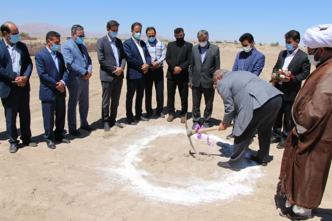 مراسم شروع عملیات اجرایی مدرسه ۱۲ کلاسه خیری حضرت زینب(س ) خاتم یزد با حضور مسئولین استان برگزار شد