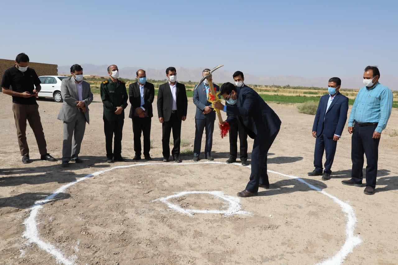 آیین کلنگ زنی مدرسه 3 کلاسه مشارکتی درروستای فتح آباد خاتم یزد 