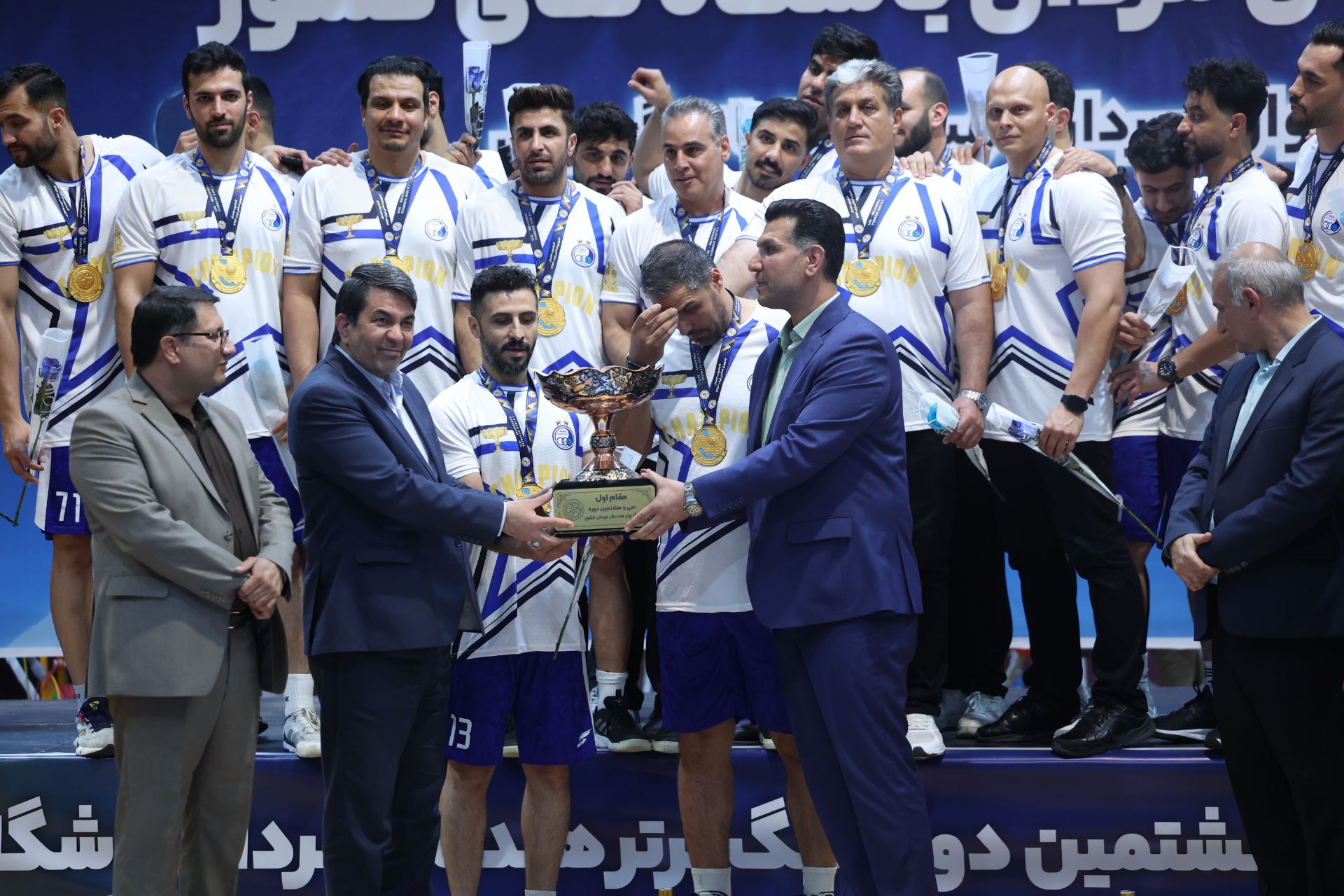 حضور استاندار کرمان در اختتامیه لیگ برتر هندبال کشور/ استقلال کازرون قهرمان شد