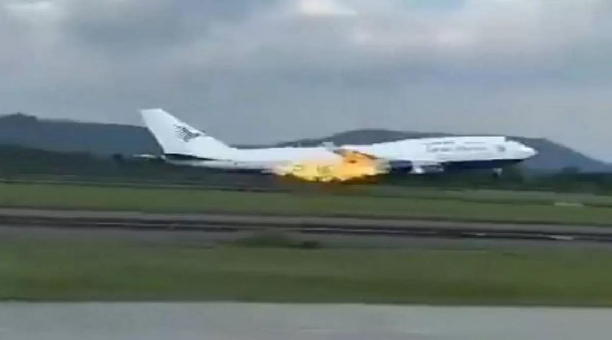 فیلم| آتش گرفتن موتور هواپیمای بوئینگ اندونزی