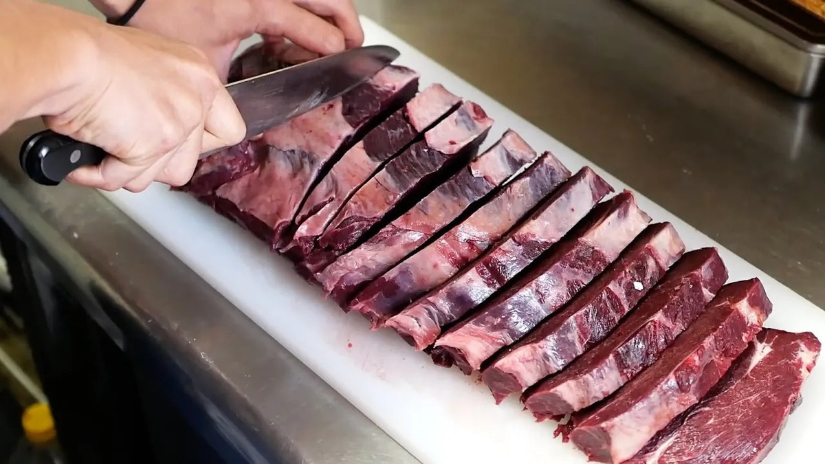 فیلم| پخت استیک سوخاری با گوشت گاو ژاپنی