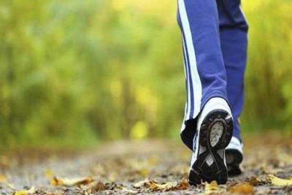 پیاده‌روی عارضه خستگی را در مبتلایان به سرطان روده تسکین می‌دهد
