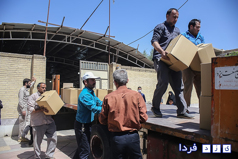 آماده سازی و توزیع بسته های معیشتی توسط مجمع خیران استان یزد