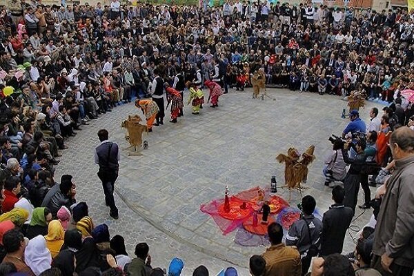 «چند خان» به جشنواره تئاتر خیابانی مریوان راه یافت