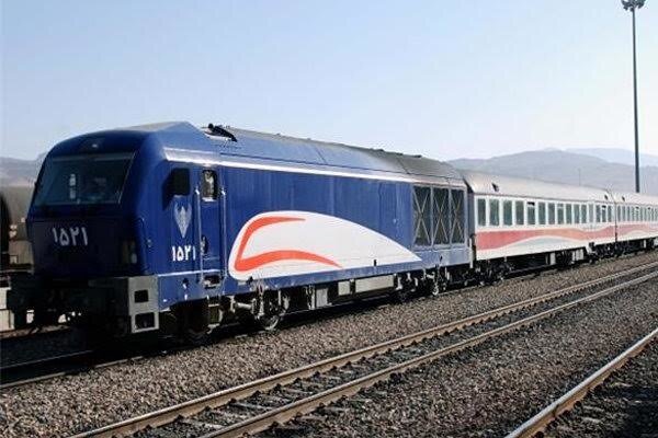 مدیر عامل راه آهن کشور بر تسریع در افزایش حمل ریلی از بندرخشک یزد