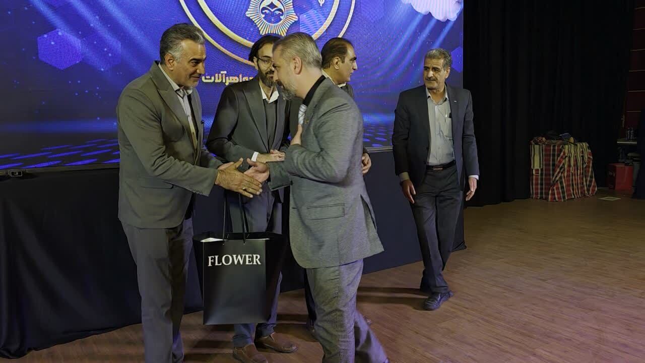 همایش بزرگ زرگران با تجلیل از فعالان صنعت طلا و جواهر برگزار شد