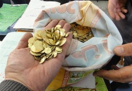 دستگیری فروشنده سکه‌های تقلبی بازار یزد