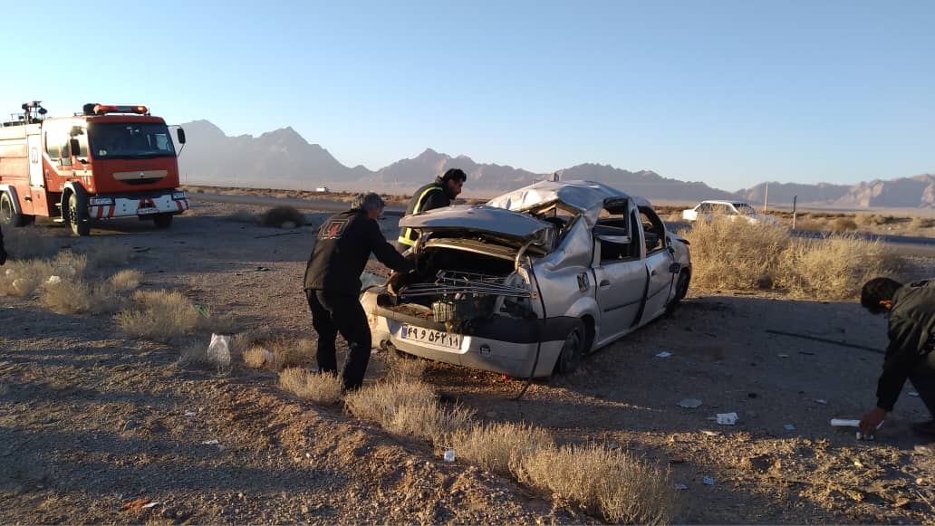 پنج مصدوم در سانحه واژگونی خودرو در مسیر مهریز - انار
