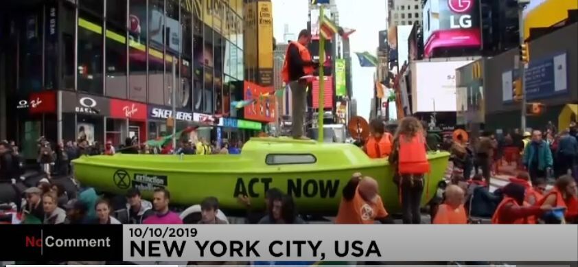 طرفداران محیط‌زیست، میدان تایمز نیویورک را اشغال کردند