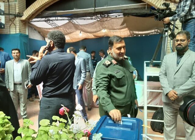 فرمانده سپاه کرمان: با رای خودمان از کشور دفاع می‌کنیم