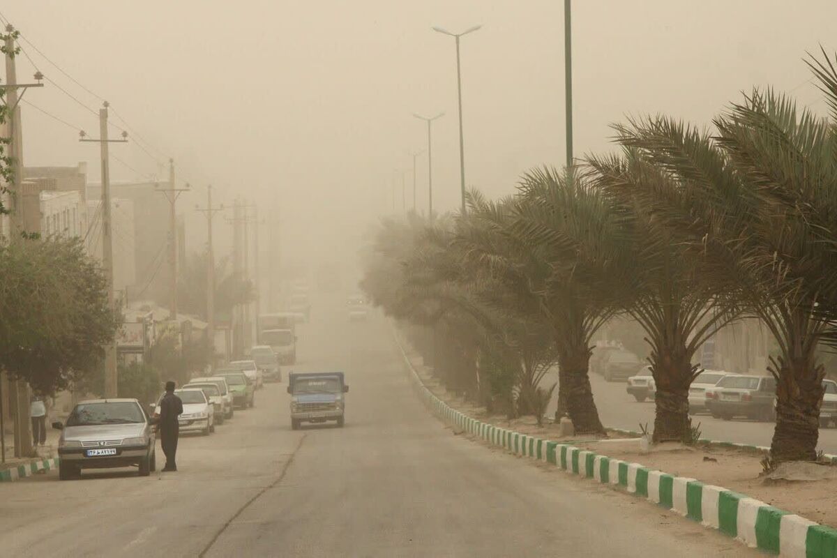 ماندگاری گرد و غبار بر آسمان یزد