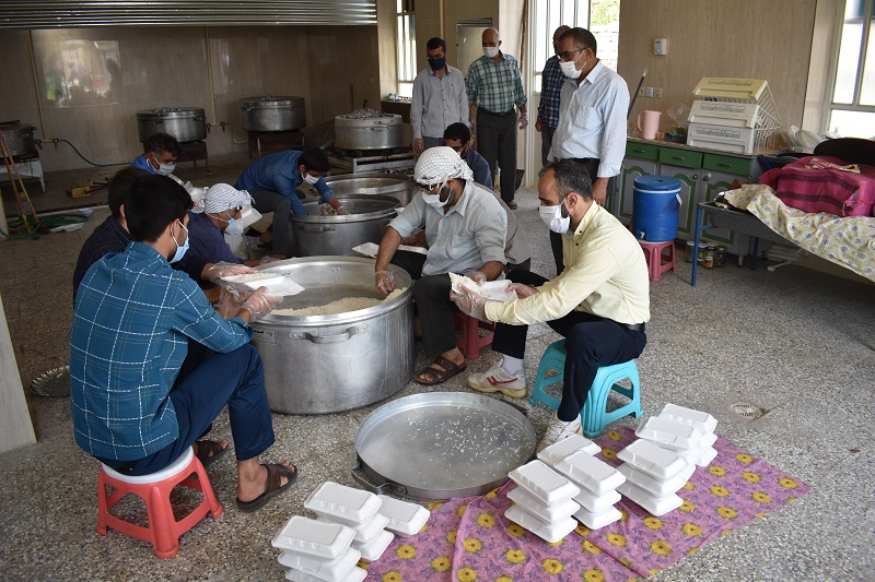 شش هزار پرس غذای گرم بین مددجویان کمیته امداد  ونیازمندان بهاباد توزیع شد