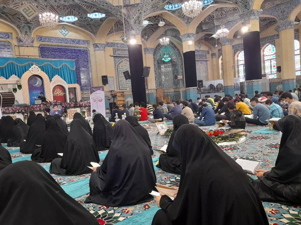 برگزاری محفل انس با قرآن ویژه دانش آموزان در یزد 