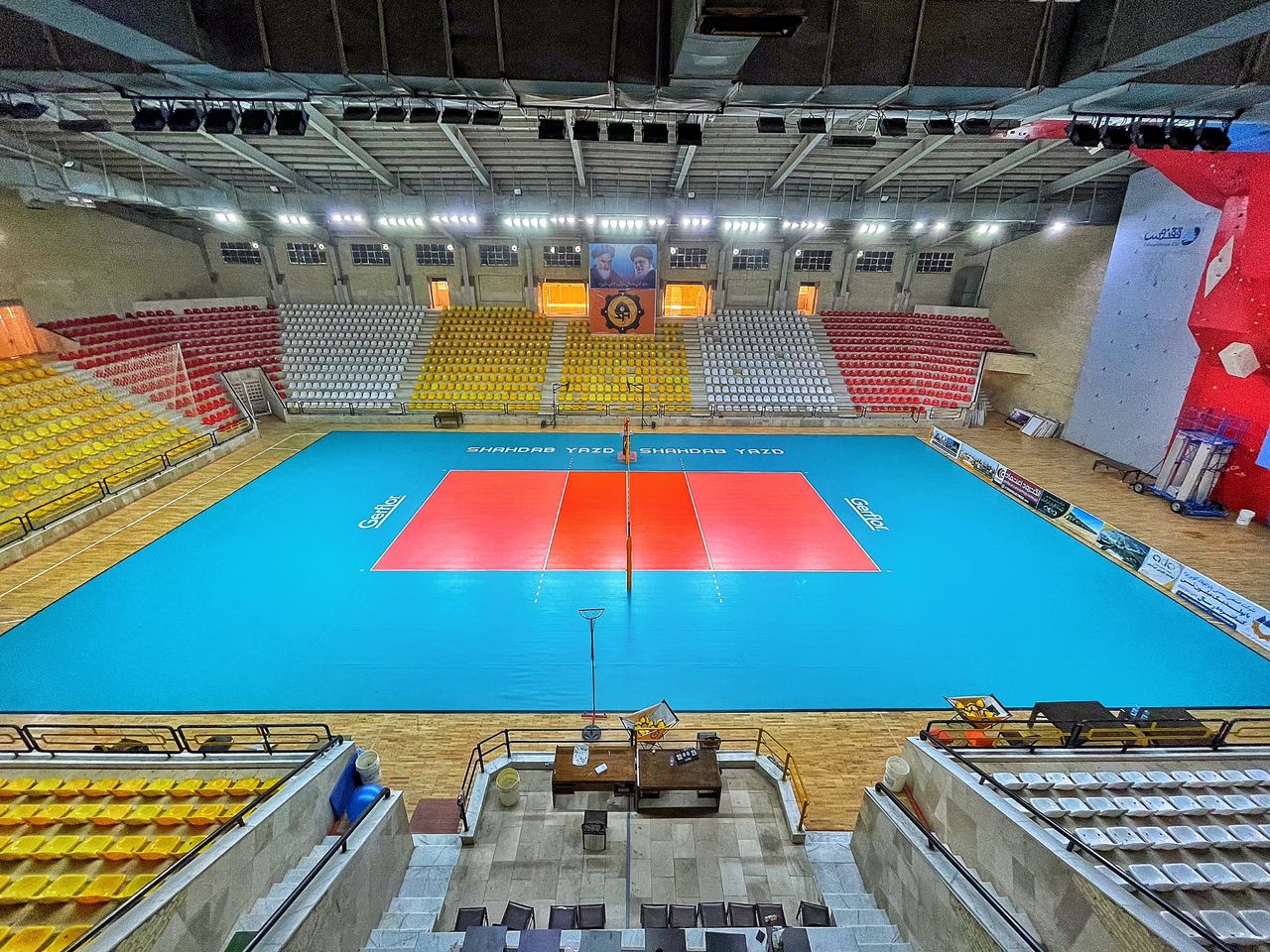 ورزشگاه اختصاصی شهداب یزد مطابق با استاندارد های جهانی آماده برای میزبانی از بازی های تیم های والیبال باشگاه شهداب