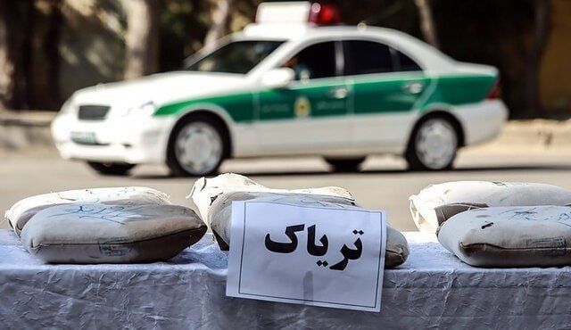 توقیف پژو حامل تریاک در عملیات مشترک پلیس یزد و تهران