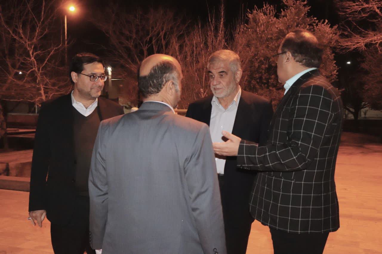 فیلم| بازدید شبانه «دکتر محمد صالح جوکار» به همراه جمعی از مسئولین، از مبادی ورودی شهر یزد، جهت بررسی آمادگی برای میزبانی میهمانان نوروزی