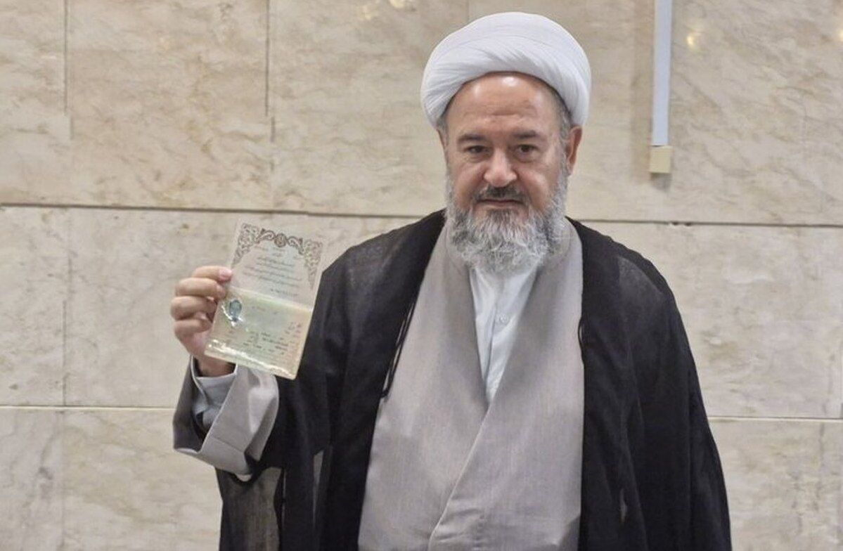 حجت الاسلام اکبری در انتخابات ریاست جمهوری ثبت نام کرد