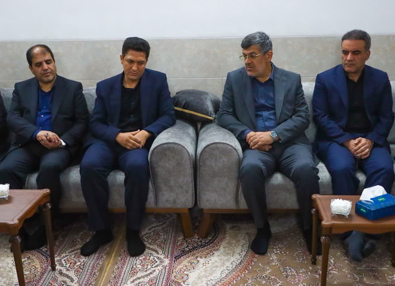 مردم دارالعباده یکصدا خون‌خواه «تیارا» و تمامی شهدای استان هستند