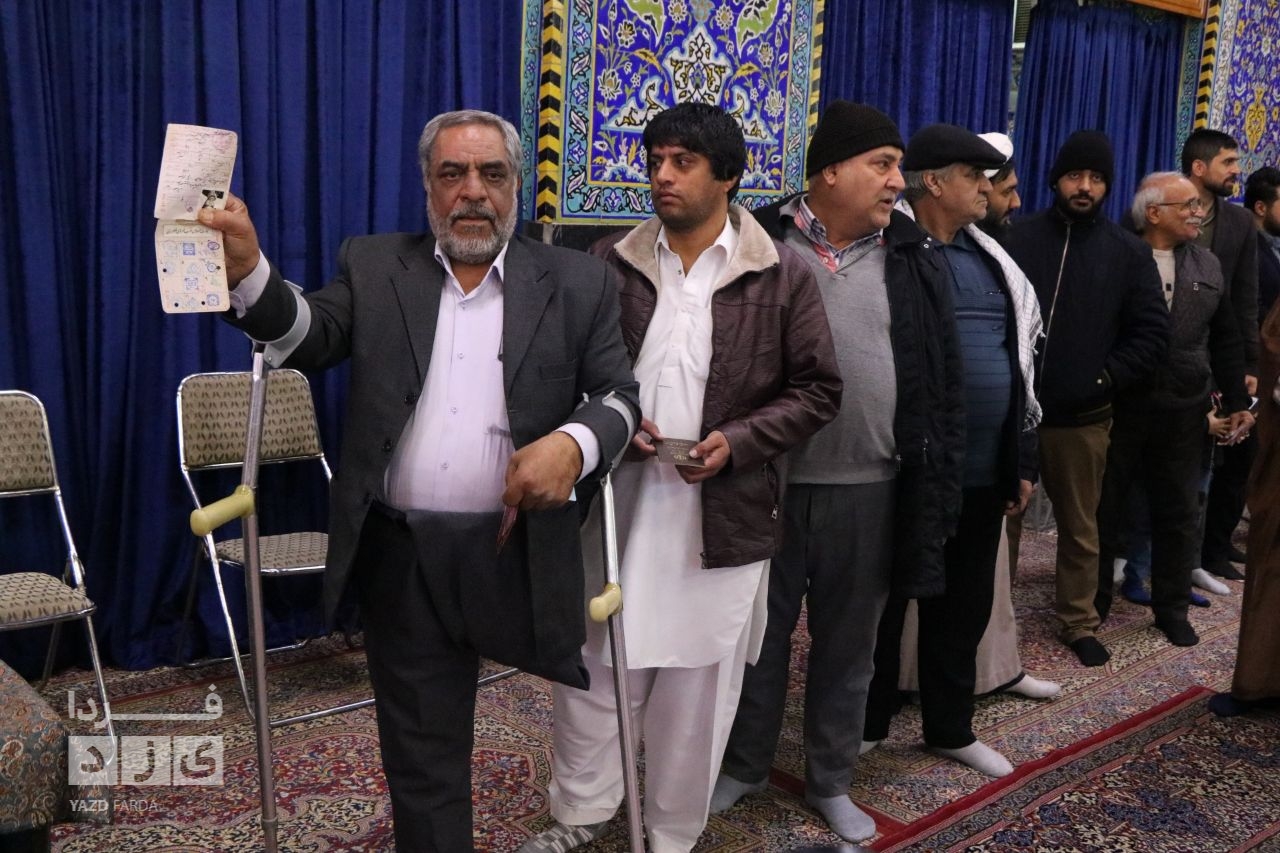 جلوه هایی از حضور پرشور یزدی ها در پای صندوق های رای در مسجد حظیره