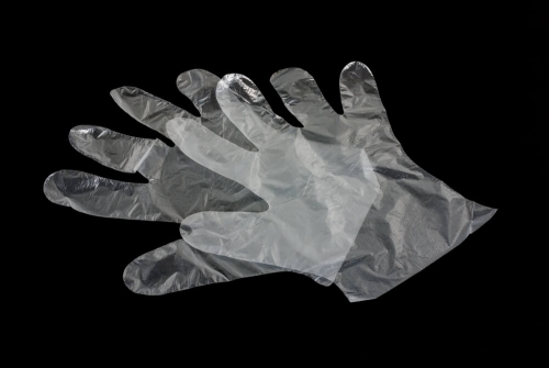 فیلم| روشی راحت برای استفاده از دستکش های پلاستیکی