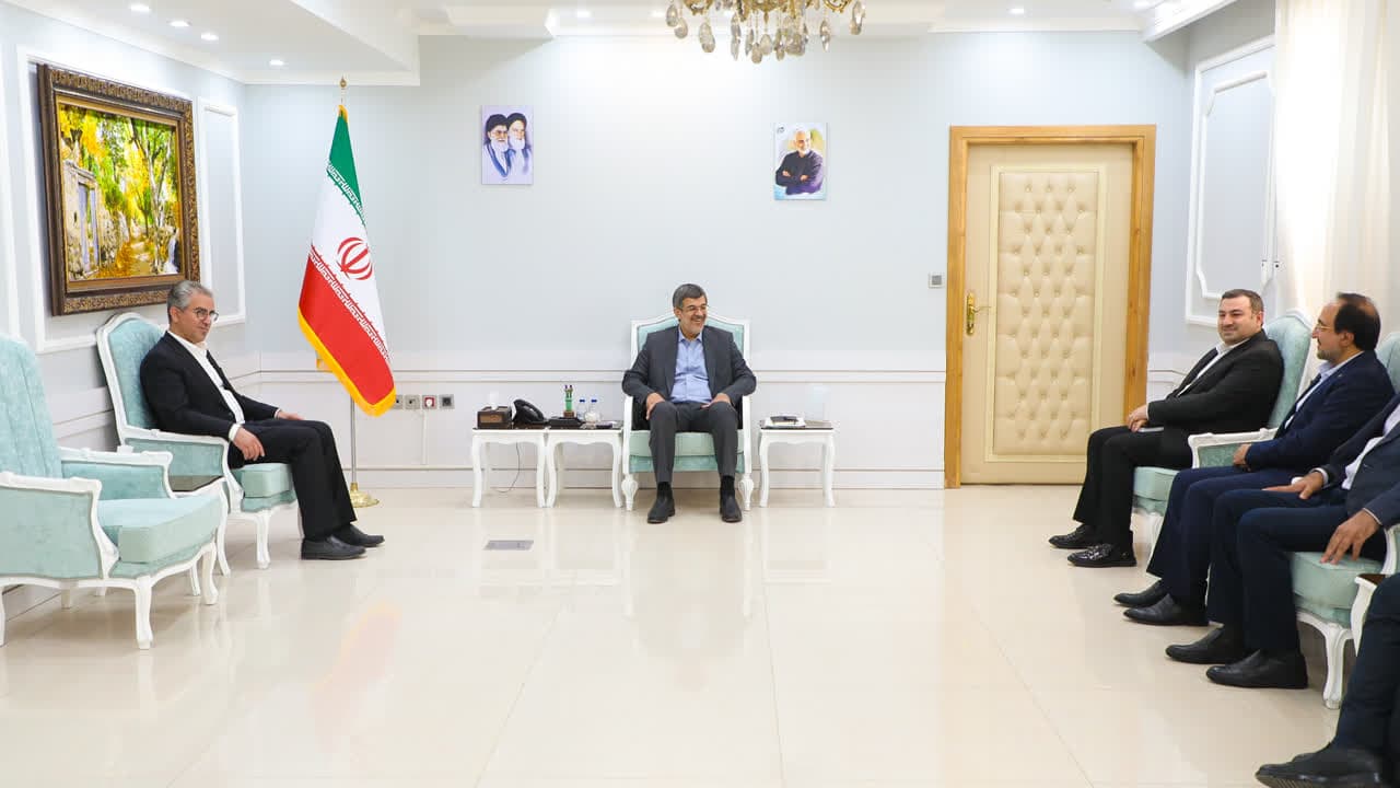 سهم بزرگ بانک صنعت و معدن کشور در توسعه صنایع استان یزد/ نقش تعیین کننده بانک صنعت و معدن در تحقق شعار «سرمایه گذاری برای تولید»