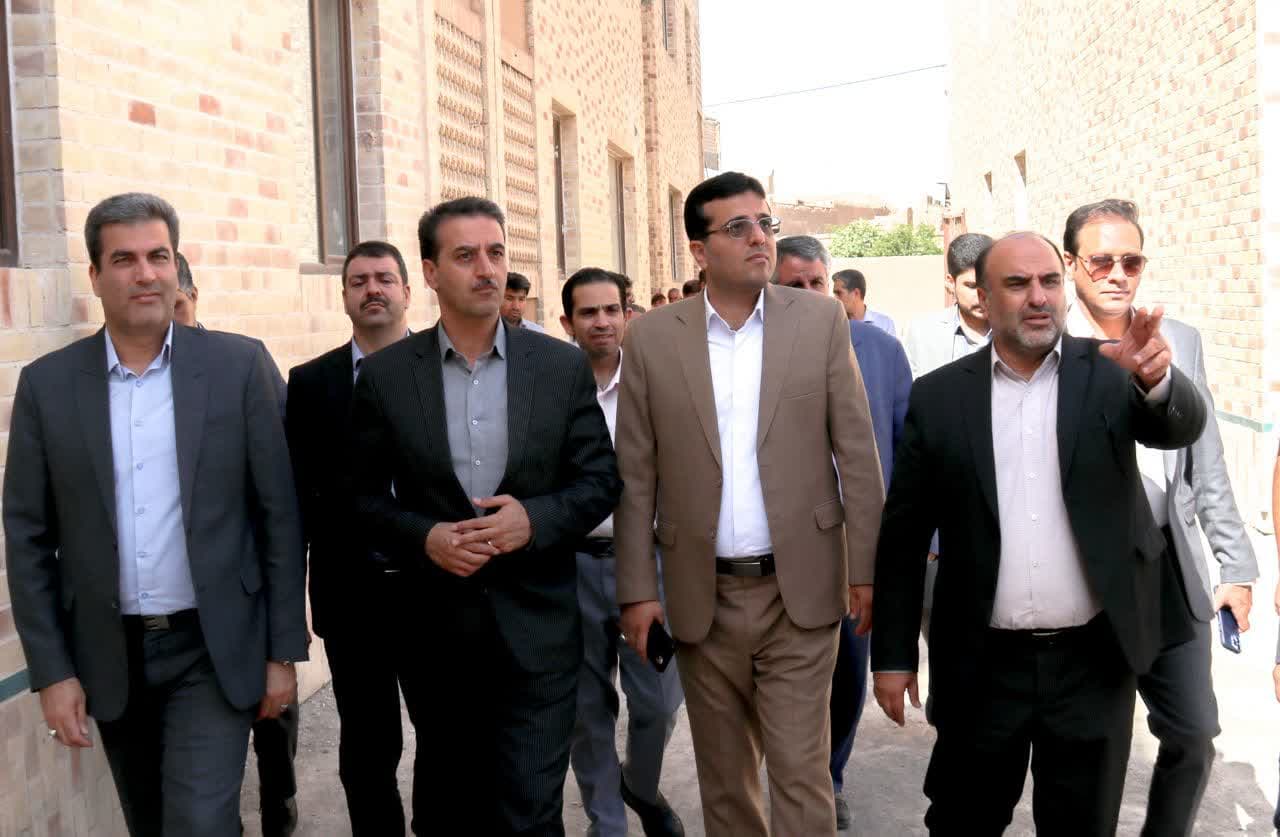 تأکید معاون استاندار یزد بر تسریع در تحویل واحدهای مسکن ملی/ پیشرفت پروژه‌ها هفتگی رصد می‌شود