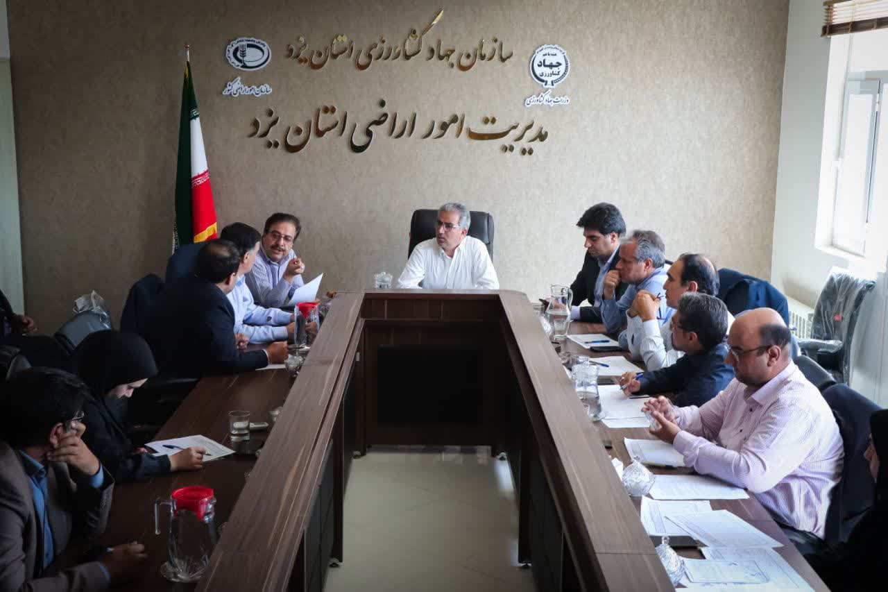 واگذاری زمین برای احداث چندین نیروگاه خورشیدی در یزد/ تأکید بر تبدیل استان به قطب انرژی پاک