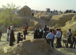 برگزاری رسم دیرینه "گنبد طلا" در روستای هرابرجان شهرستان خاتم