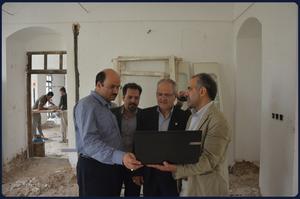 گزارش و گزارش تصویری :مسئولین میراث فرهنگی و دارایی از ساختمان تاریخی مالیه یزد بازدید کردند