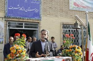 حضور مهندس میرمحمدی استاندار یزد در دبيرستان ماندگار شرف , جمع هم کلاسی های قدیمی