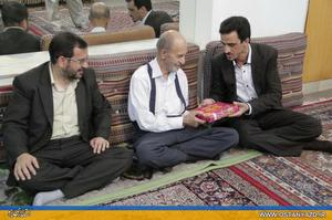 ديدار مدیرکل روابط عمومی استانداری یزد با خانواده دو شهيد عرصه ارتباطات