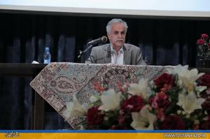 روابط عمومي ها بايد به سمت گسترش آموزش هاي حرفه اي و توسعه حرفه اي گري گام بردارند 