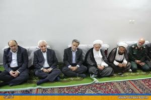 حضور استاندار يزد در منزل پدر شهيدان پاك نژاد